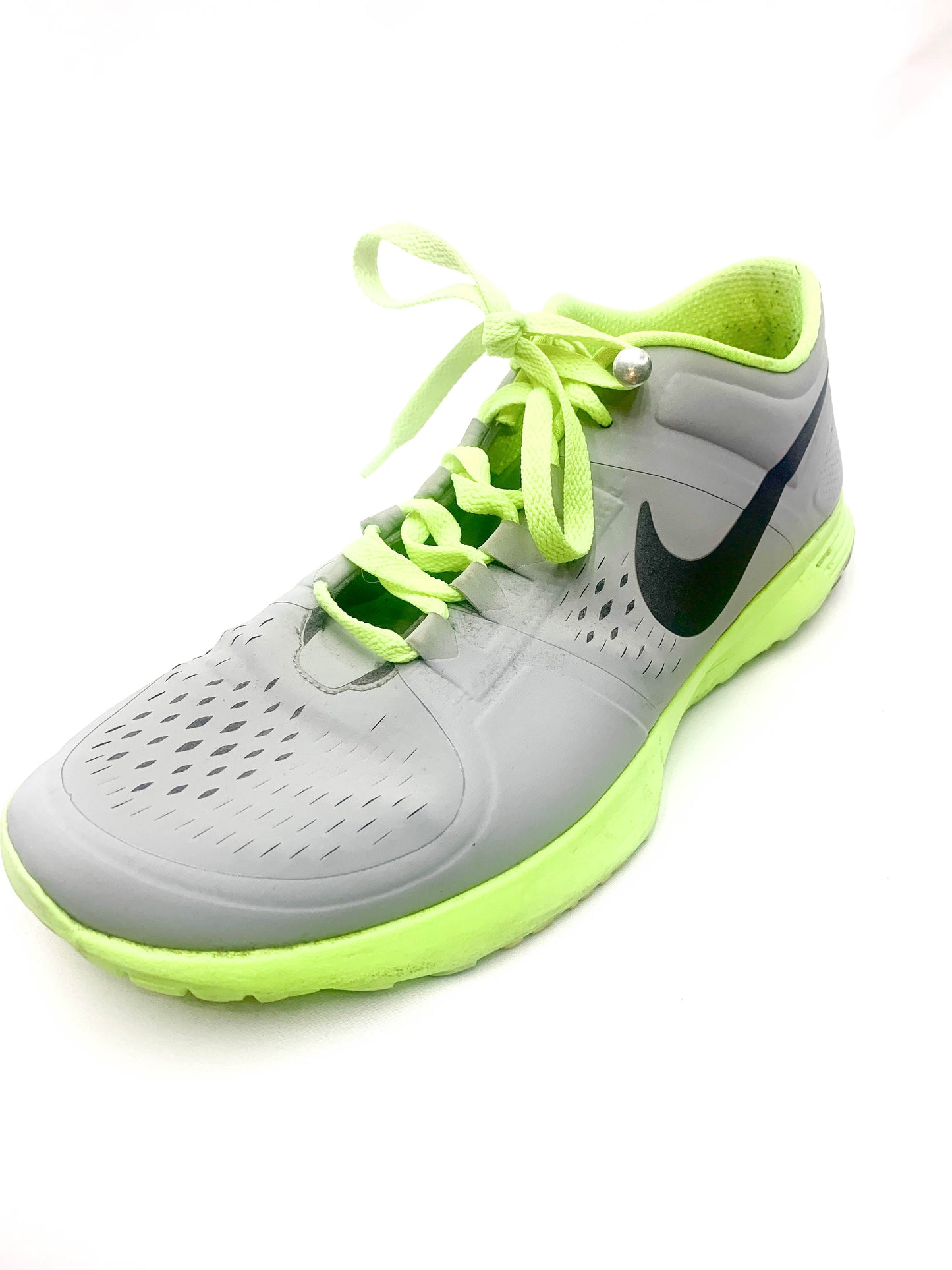 shoe with shoe button