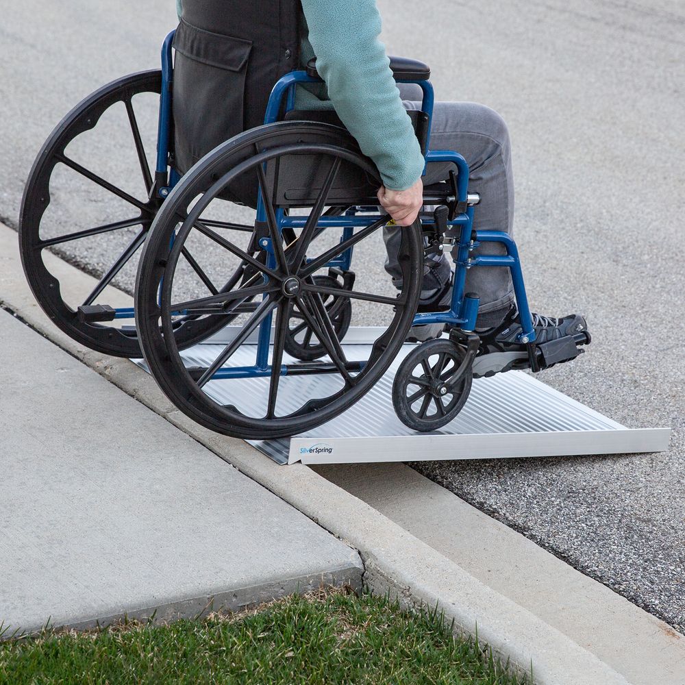 wheelchair using roll-up ramp | AskSAMIE