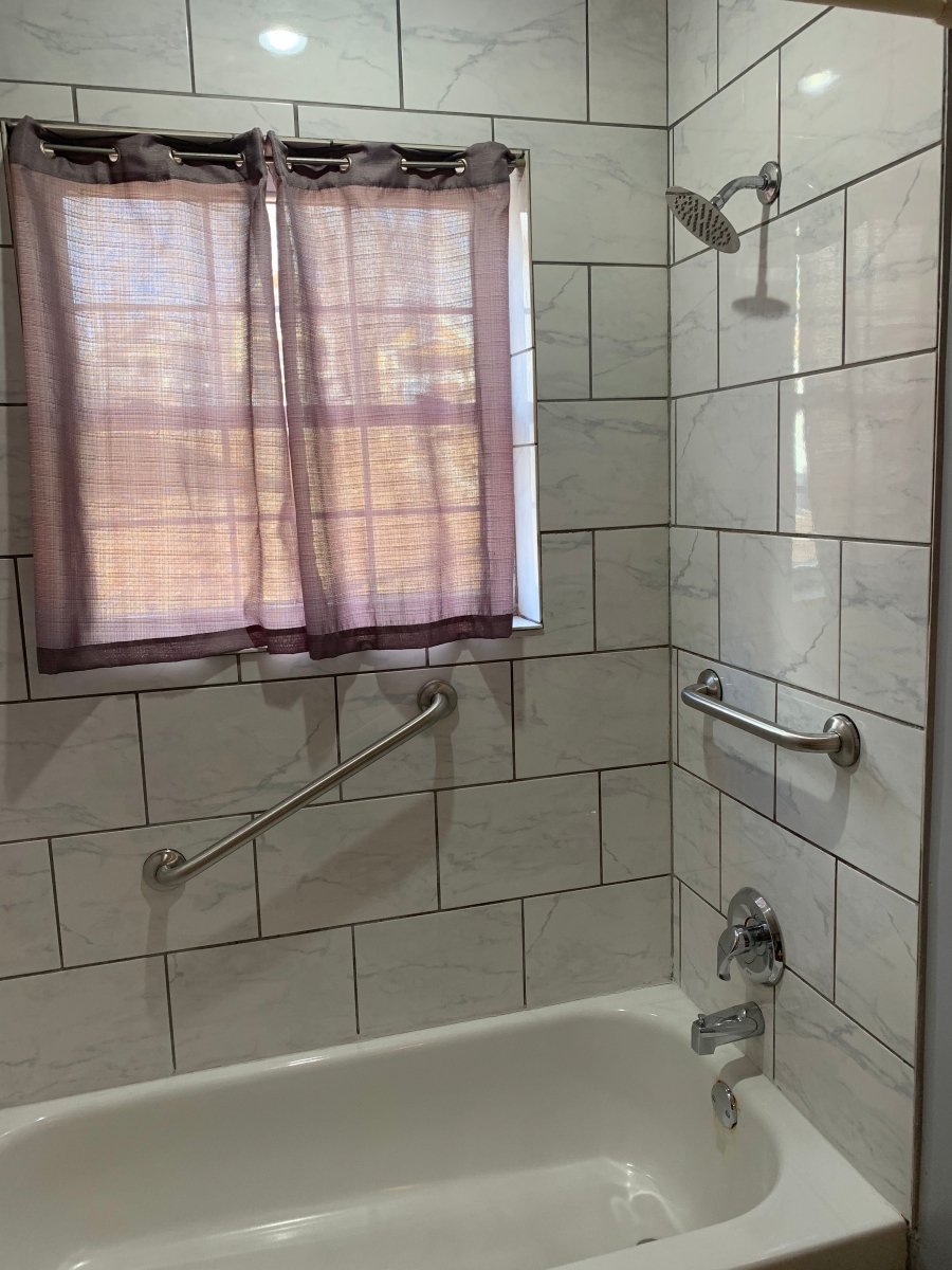 How to Position Your Grab Bars | Grab Bar Placement AskSAMIE: The Accessibility Marketplace - AskSAMIE: Answers for Accessibility