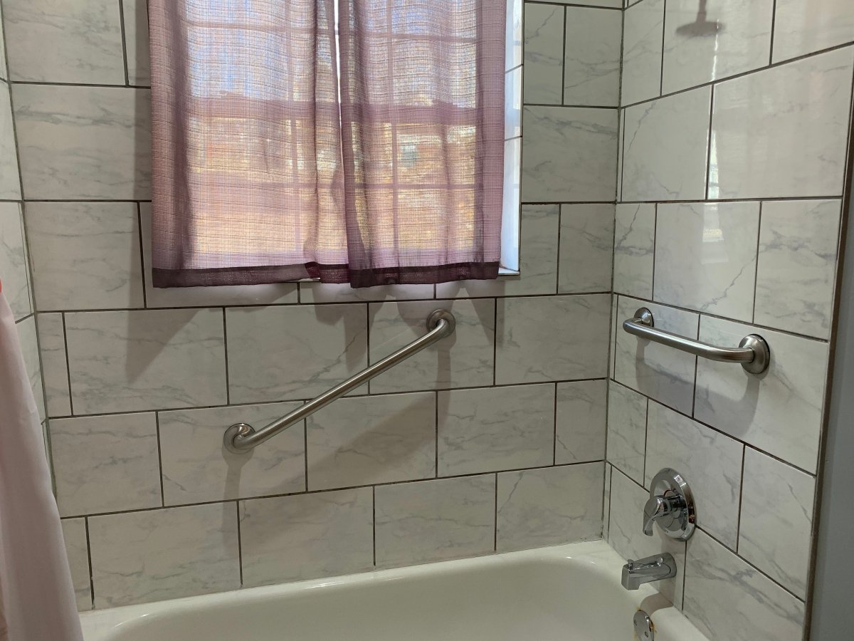 How to Position Your Grab Bars | Grab Bar Placement AskSAMIE: The Accessibility Marketplace - AskSAMIE: Answers for Accessibility